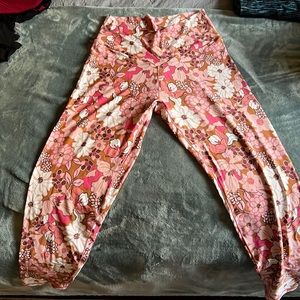 Brand new leggings in fun peach and pinks floral in size x1